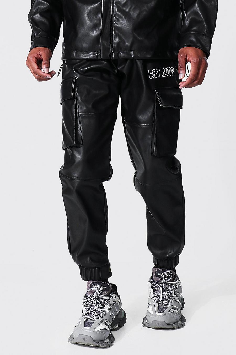 שחור מכנסי ריצה דגמ"ח במראה עור עם כיתוב Est.2013 image number 1