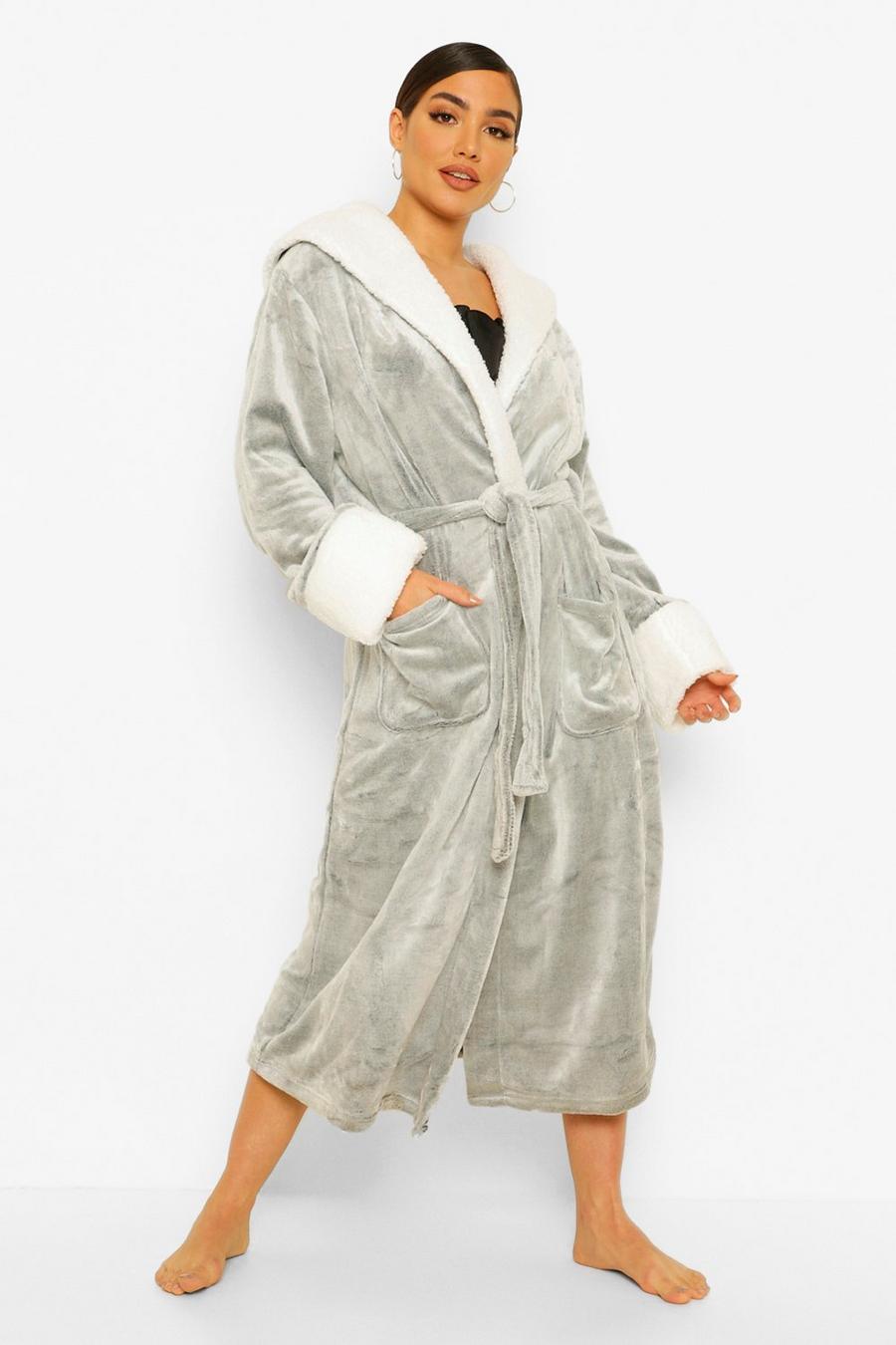 Supersoft Fleece Robe With Contrast Collar image number 1