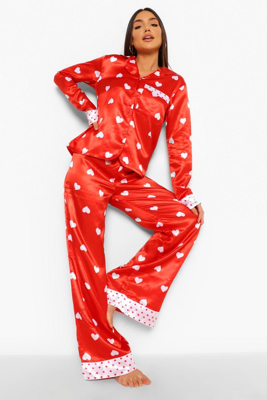 Pijama de satén en contraste con corazones de San Valentín, Rojo image number 1