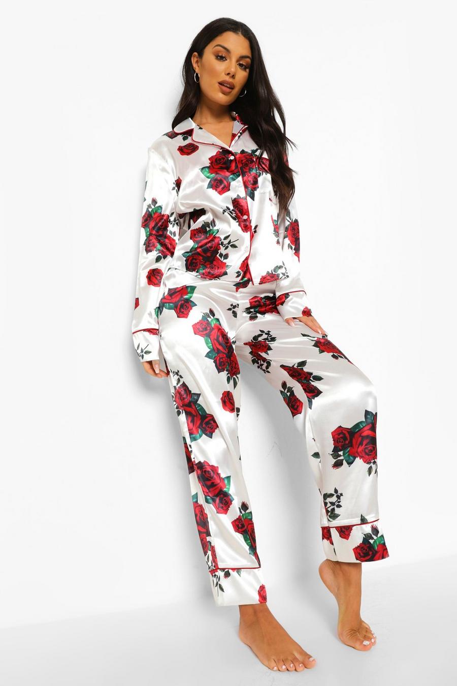 Valentines Pyjama aus Satin mit Rosen-Print in einer Tasche image number 1