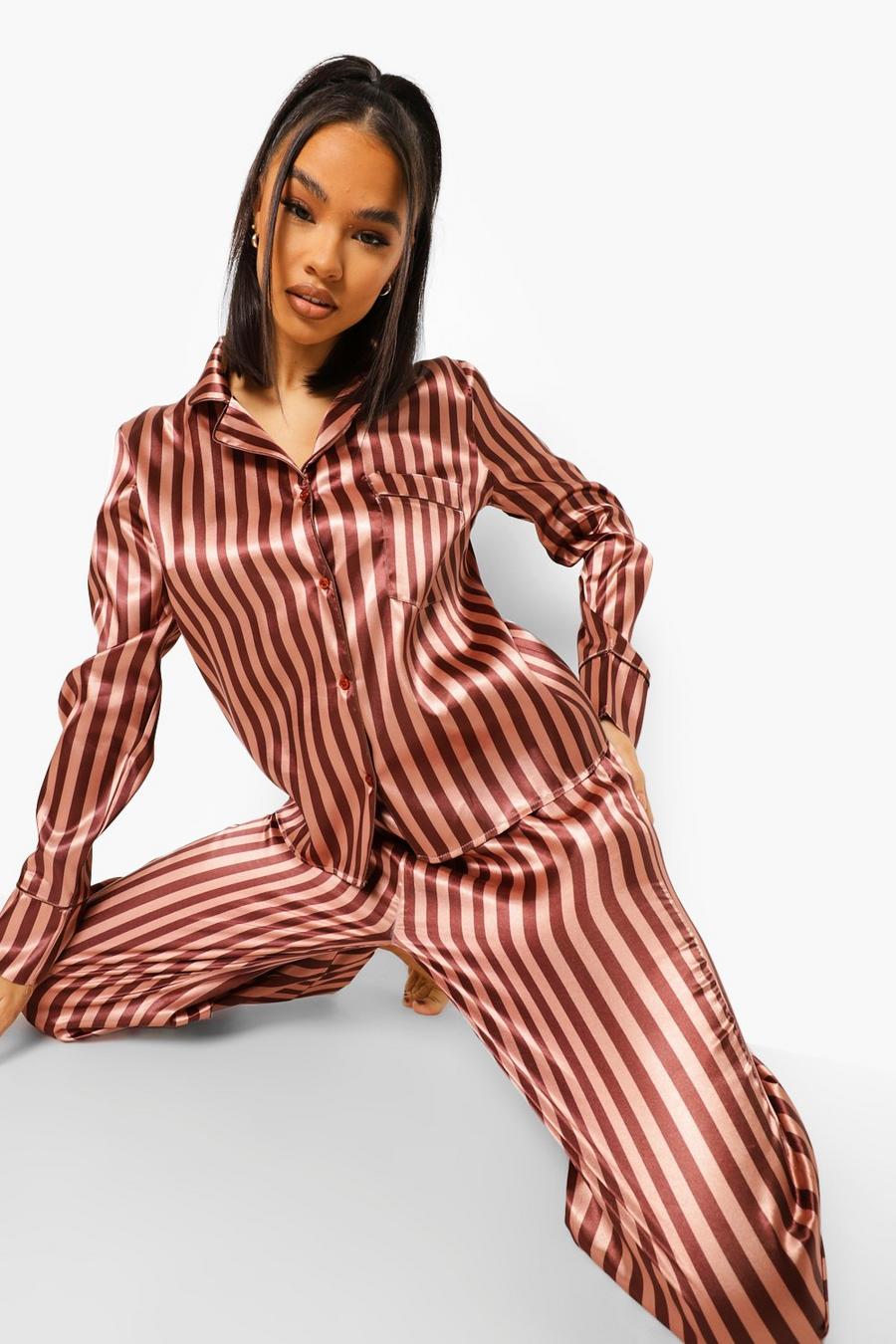Set de pijama de satén a rayas en varios tonos image number 1