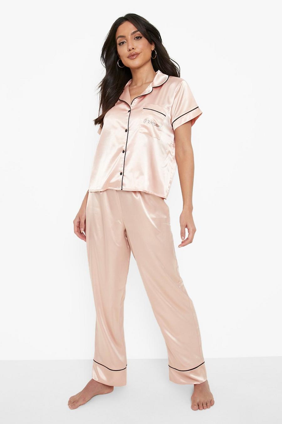 Pijama largo de raso con letras Bridesmaid de incrustaciones, Rose gold image number 1