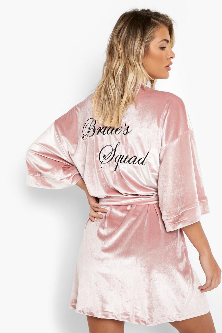 Blush rosa Bride Squad Embroidered Velvet Robe