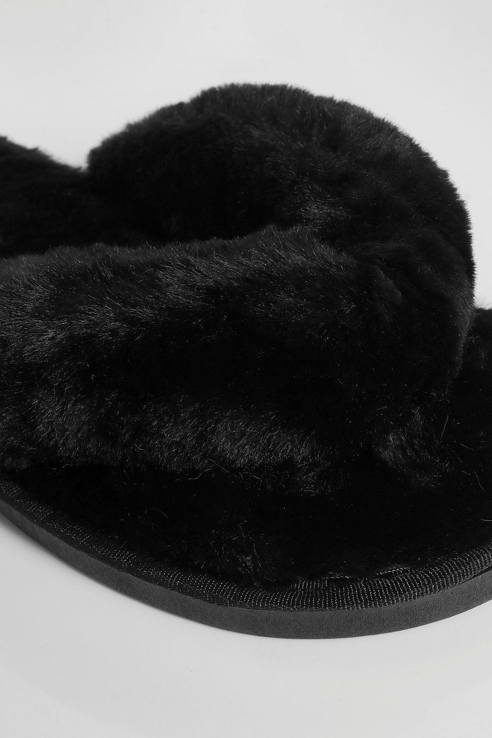 Womens fluffy best sale flip flop slippers