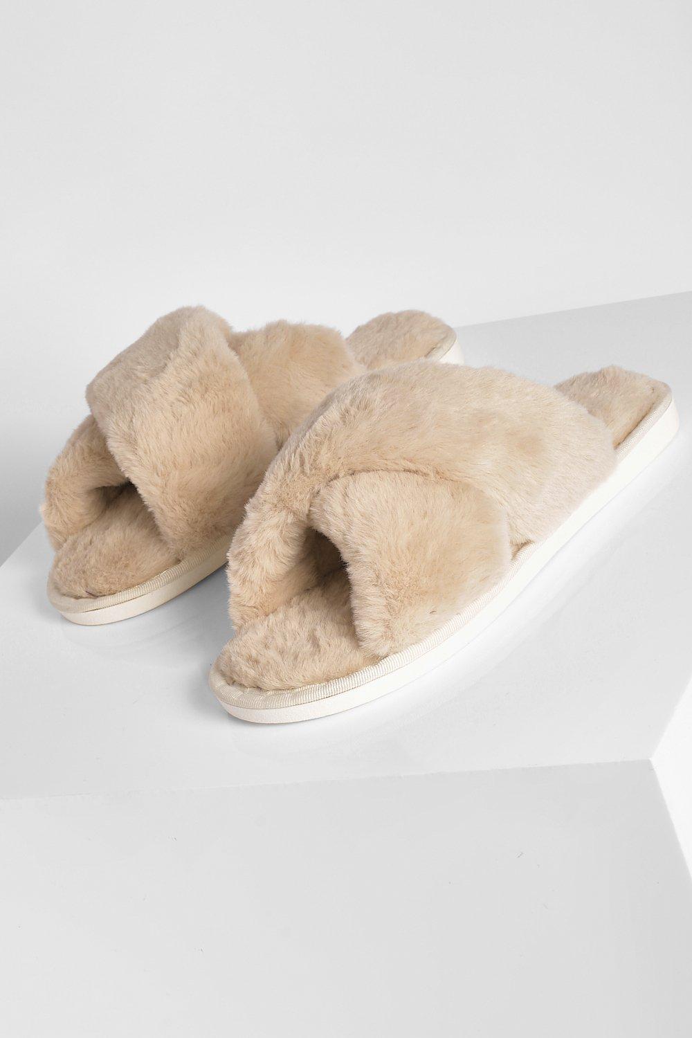 Pluizige slippers store