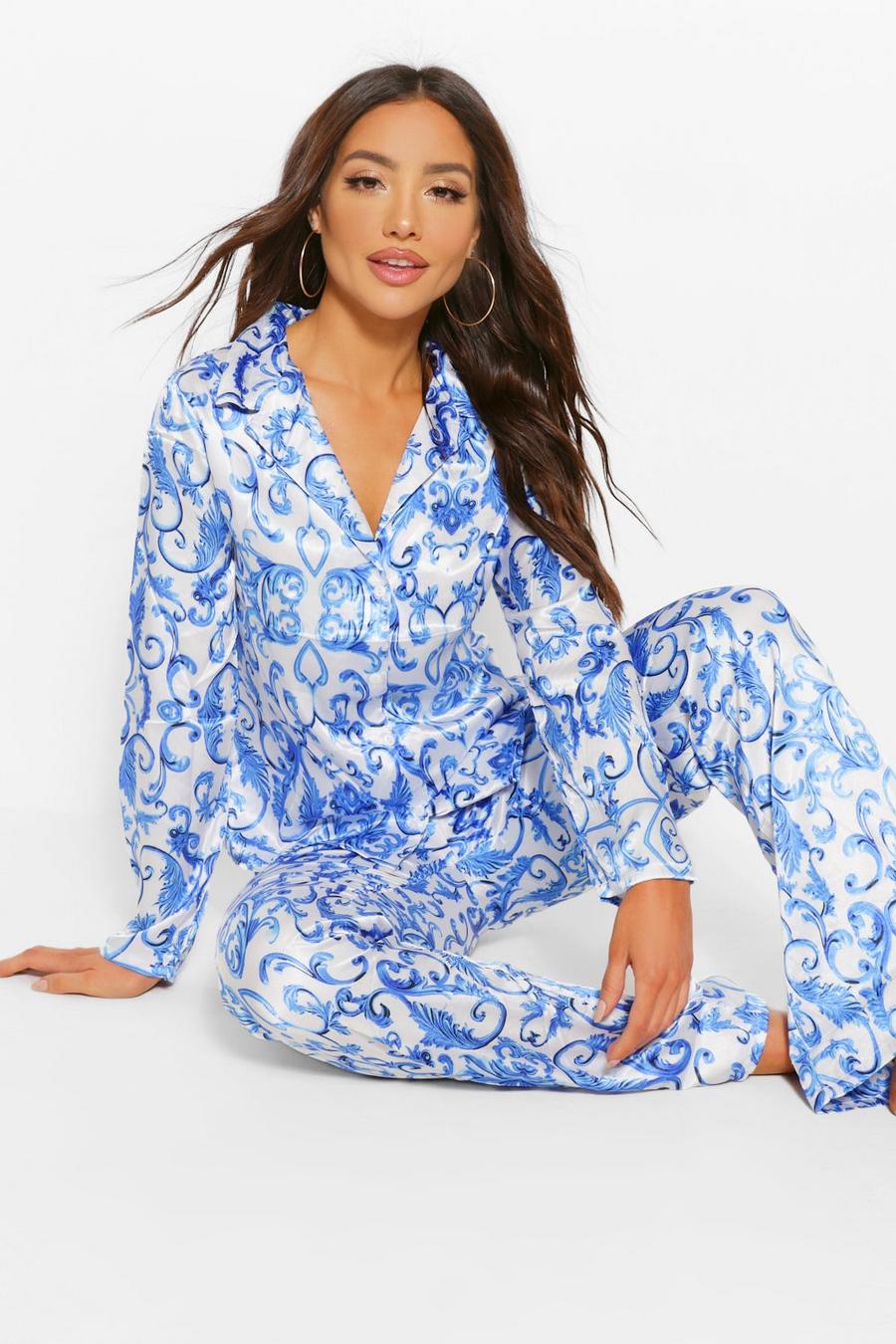 Pyjamas i satin med kedjemönster och knappar image number 1