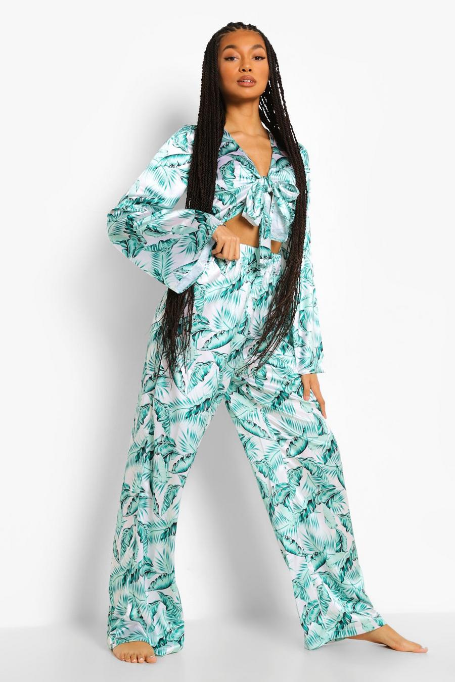 Conjunto de pijama de satén con nudo por de palmeras | boohoo