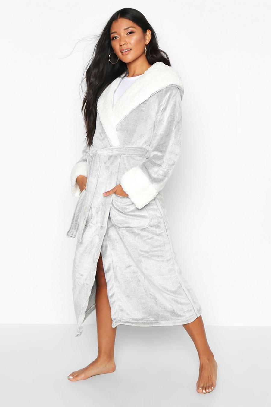 Luxuriöser, langer Morgenmantel aus weichem Fleece, Grau image number 1