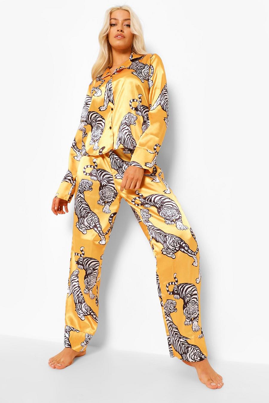 Pijama largo de raso con estampado de tigre y botones, Mustard image number 1