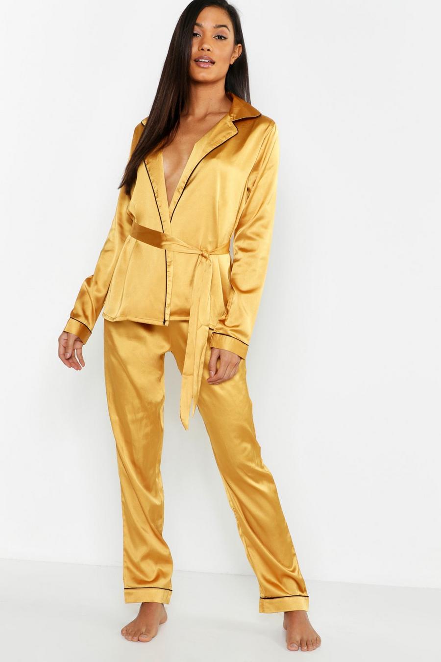 Premium Pyjama Set mit Gürtel und Wickeldesign vorne, Gold image number 1