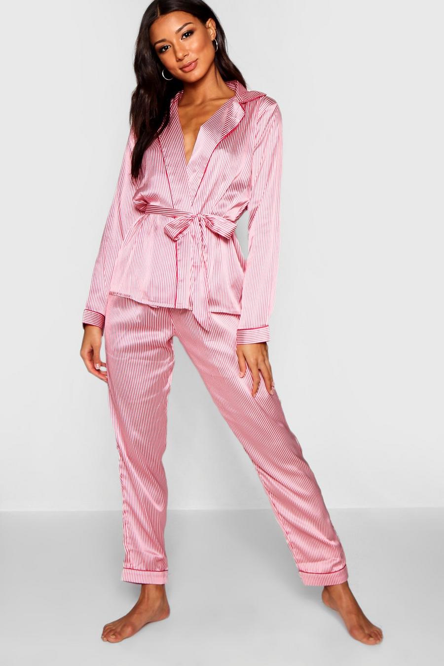 Randig pyjamas i omlottmodell med knytband image number 1