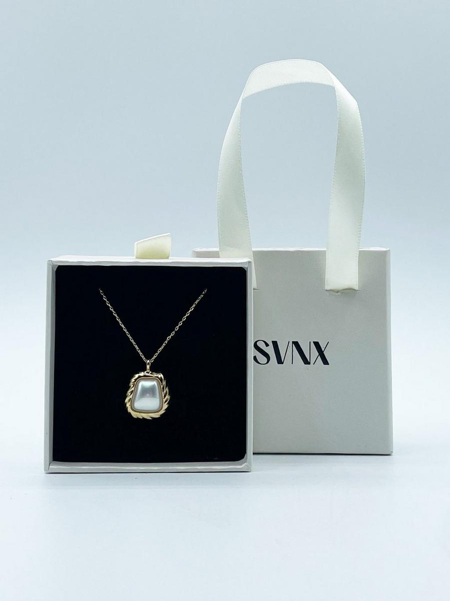 Pearl Square Pendant Necklace in Gold