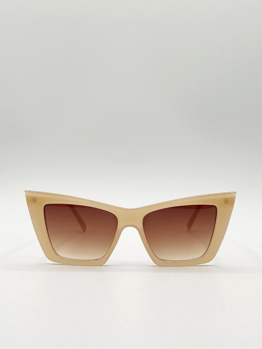 Light brown Oversized angular cateye sunglasses in Mocha