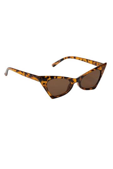 Pointed Cat Eye Sunglasses in Tortoiseshell Brown