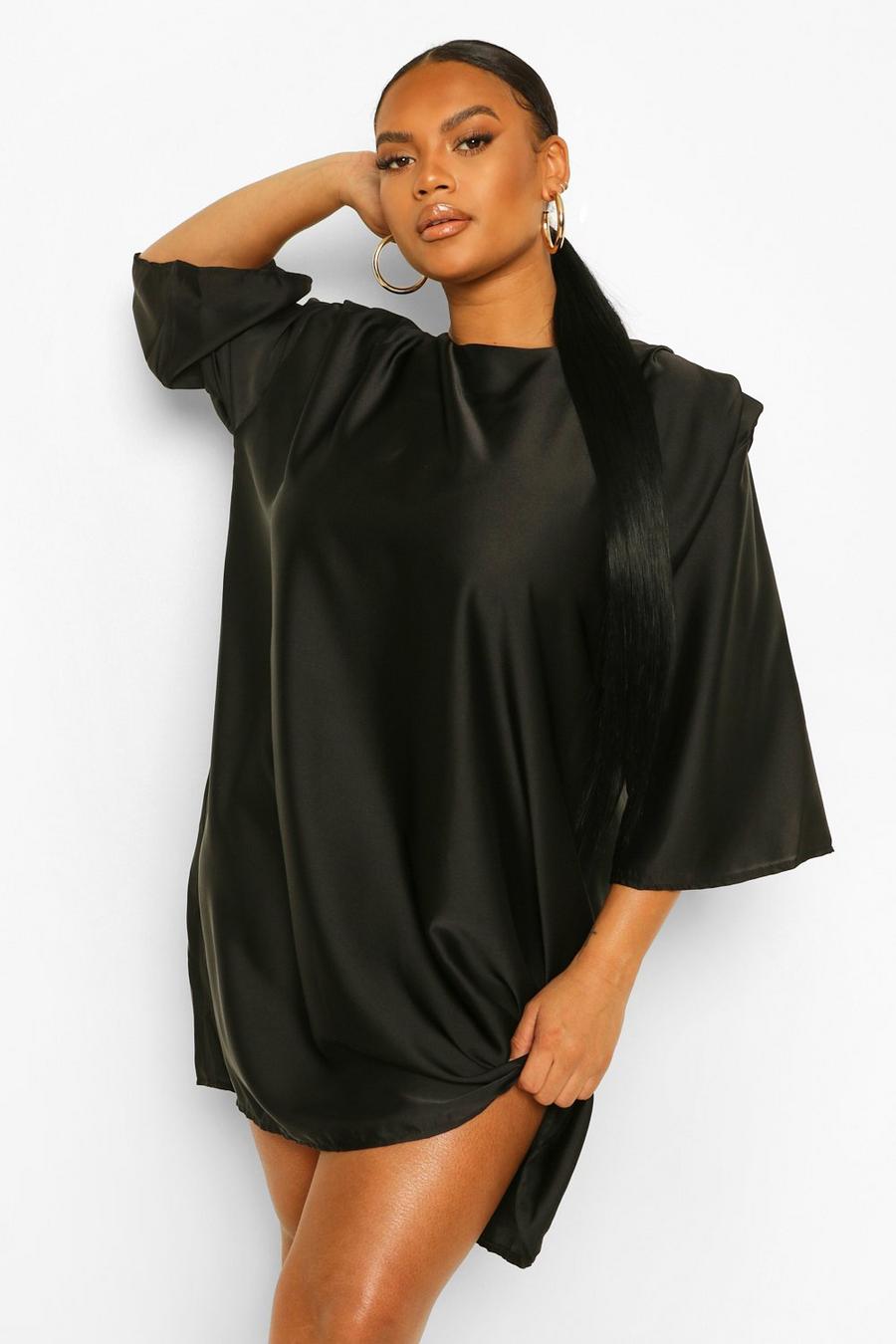 שחור שמלת שיפט מסאטן עם רפידות כתפיים ושרוולי 3/4 למידות גדולות image number 1