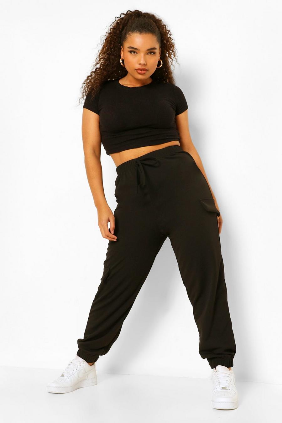 Pantalones cargo con bajos y bolsillos múltiples, Plus , Negro image number 1