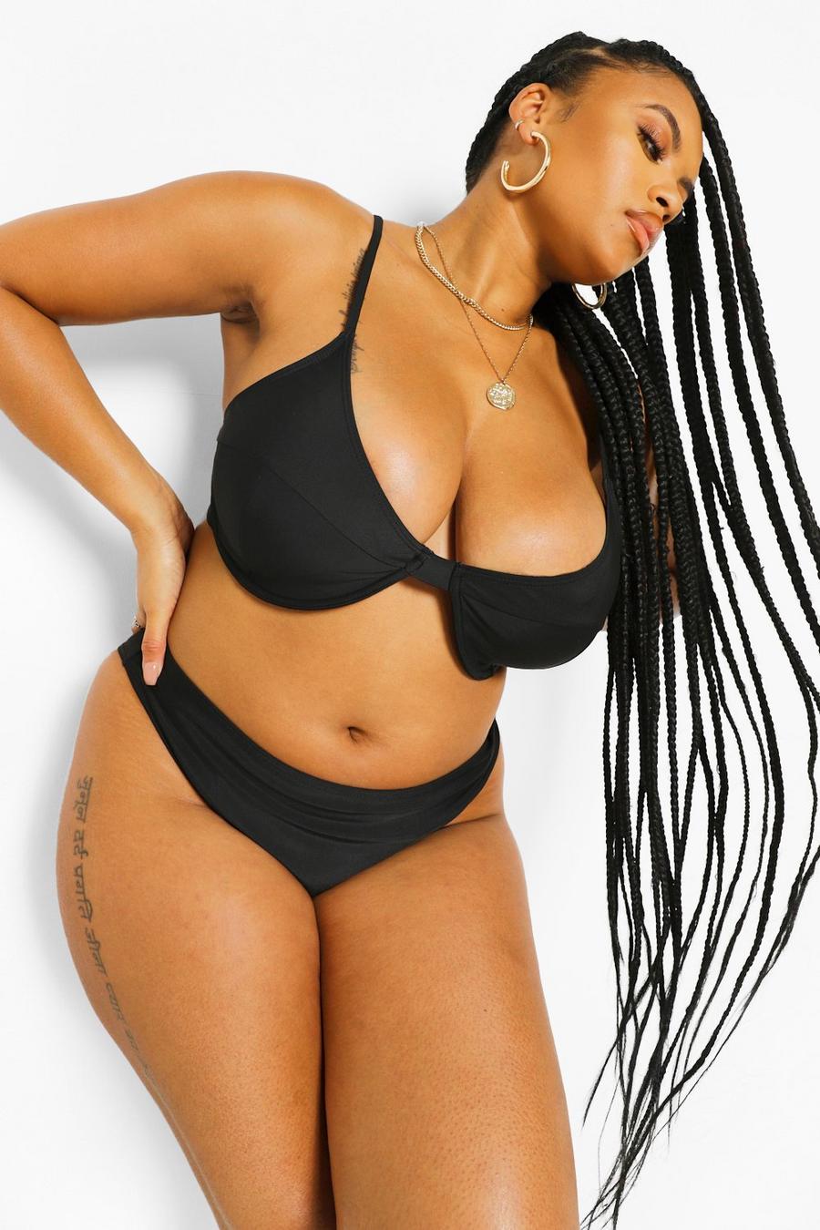https://media.boohoo.com/i/boohoo/pzz01423_black_xl/female-black-plus-essentials-fuller-bust-bikini-top/?w=900&qlt=default&fmt.jp2.qlt=70&fmt=auto&sm=fit