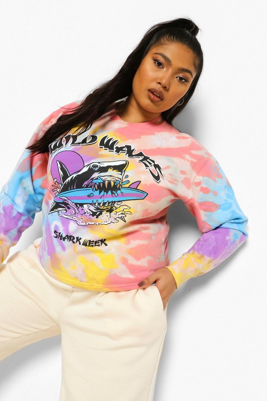 Sweatshirt in Batik-Optik und Plusgröße mit Wild Waves Shark-Print, Mehrfarbig image number 1