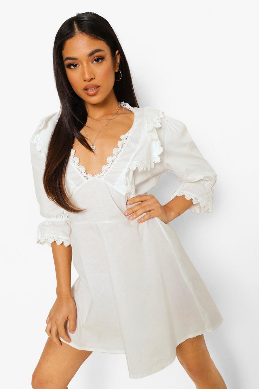 לבן שמלת סקייטר ארוגה פטיט עם מחשוף עמוק וגימור קרושה image number 1