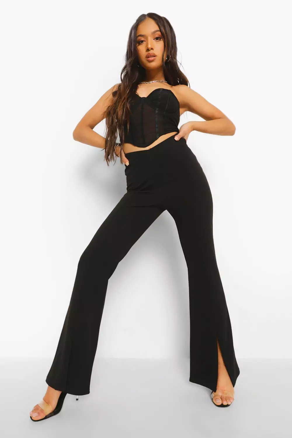 Petite Pantalon Flare A Taille En V Et Ourlets Fendus Boohoo
