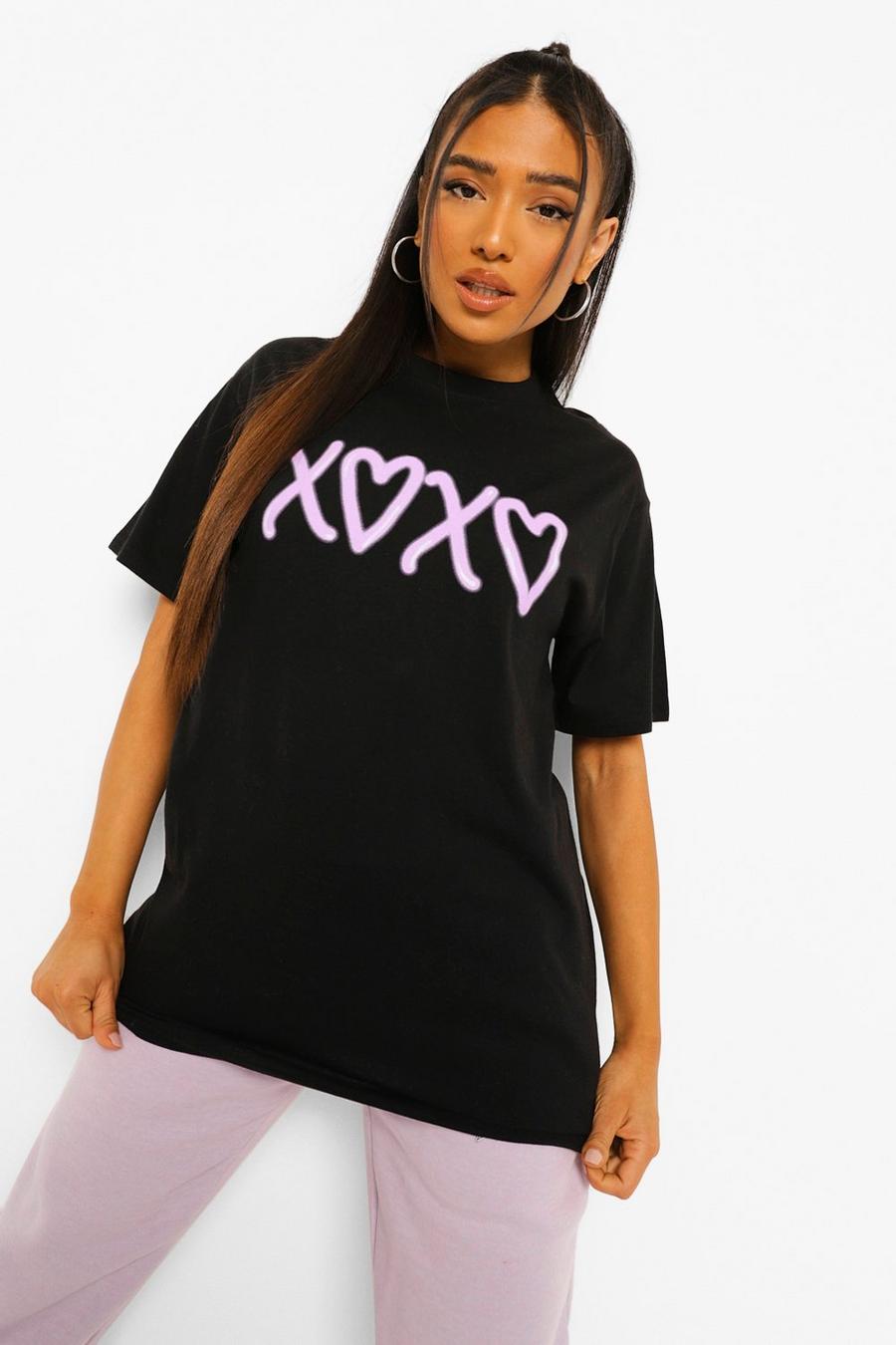 T-shirt Petite con stampa di cuori e baci in stile graffiti, Nero image number 1