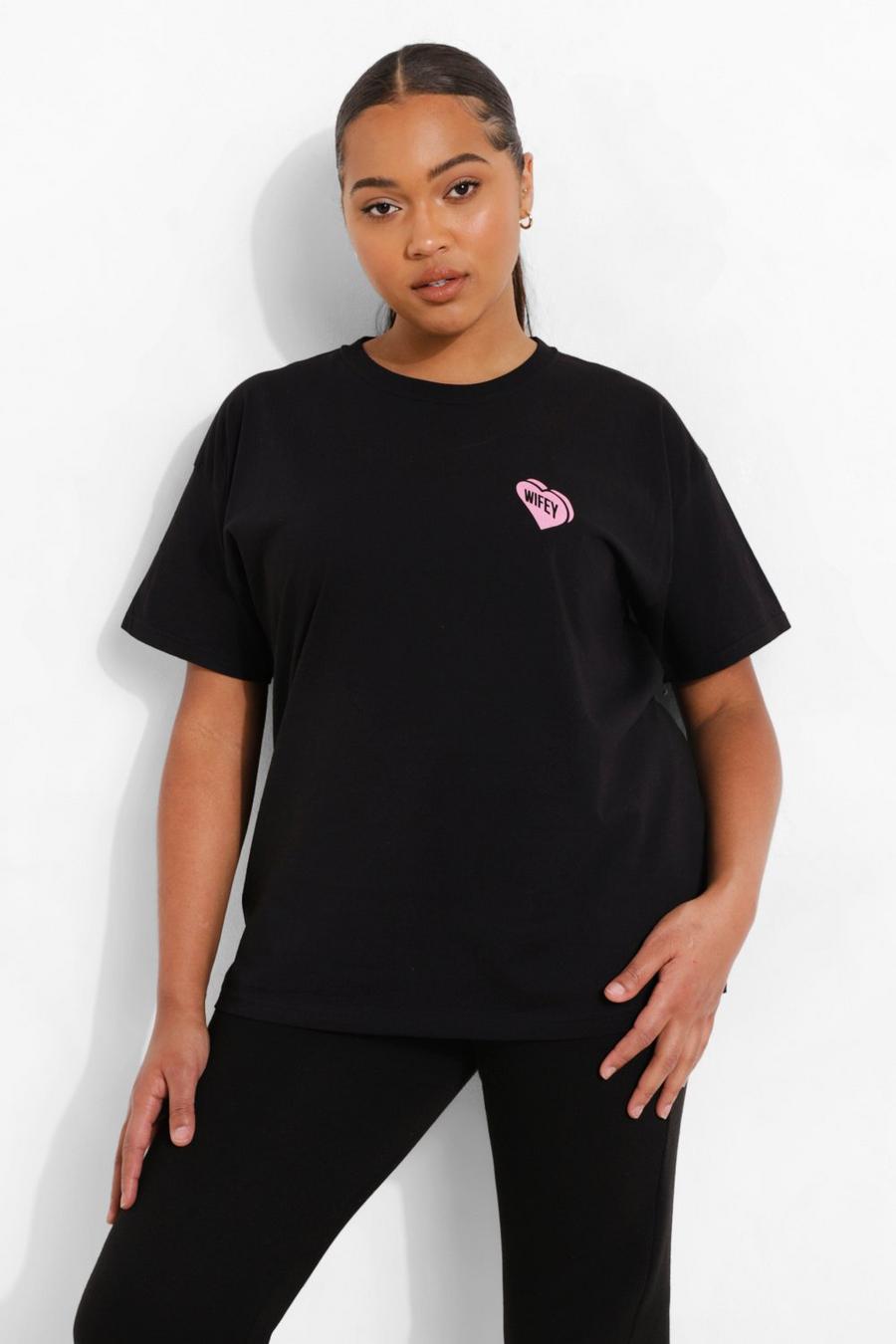 Plus T-Shirt mit Wifey Heart-Print auf der Tasche, Schwarz image number 1