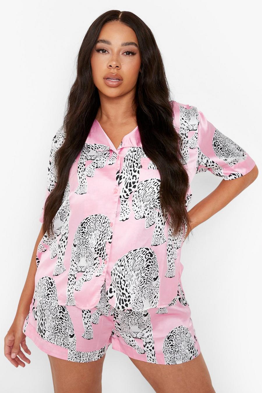 Pink Plus - Leopardmönstrad satinpyjamas med shorts image number 1