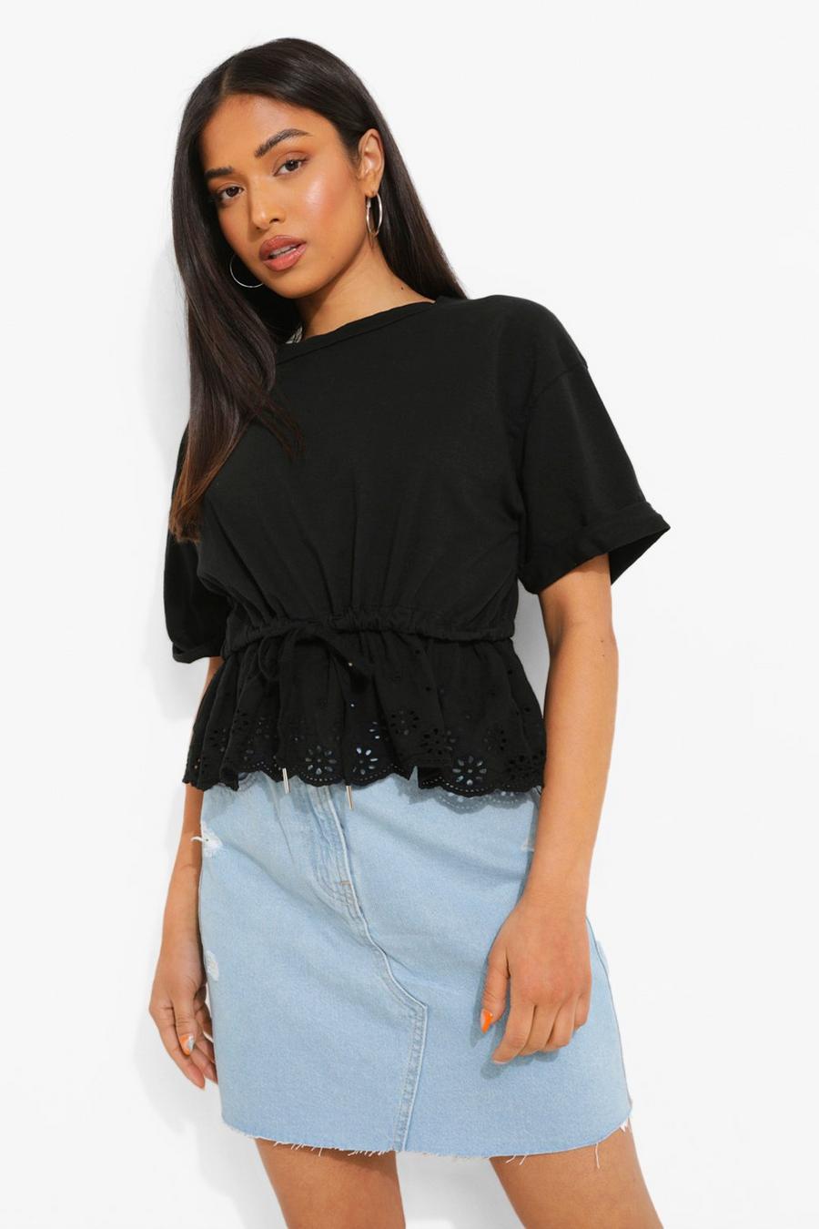 Black Petite - T-shirt med broderie anglaise image number 1