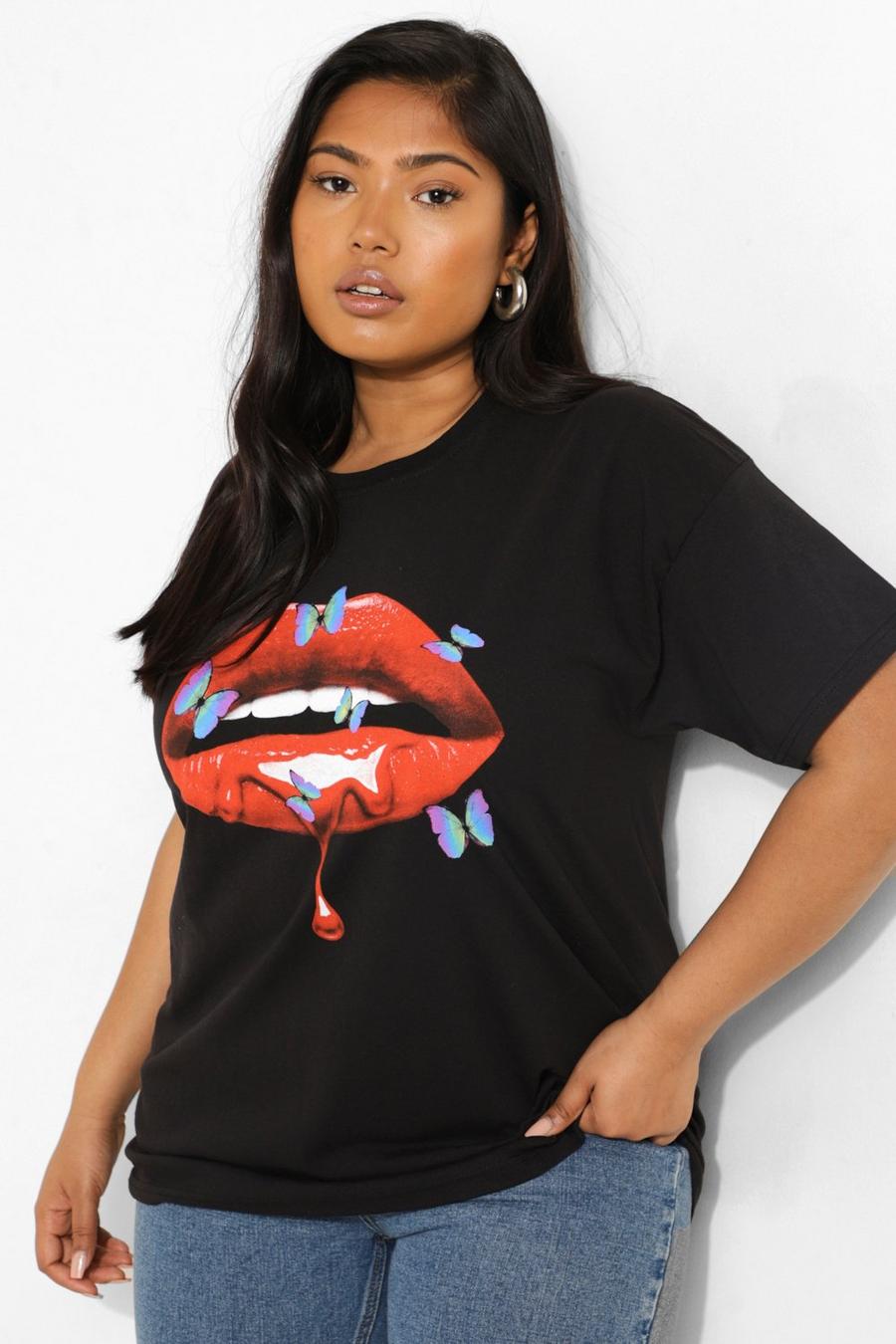 Plus T-Shirt mit glänzendem Schnmetterlings Lippenprint, Black image number 1