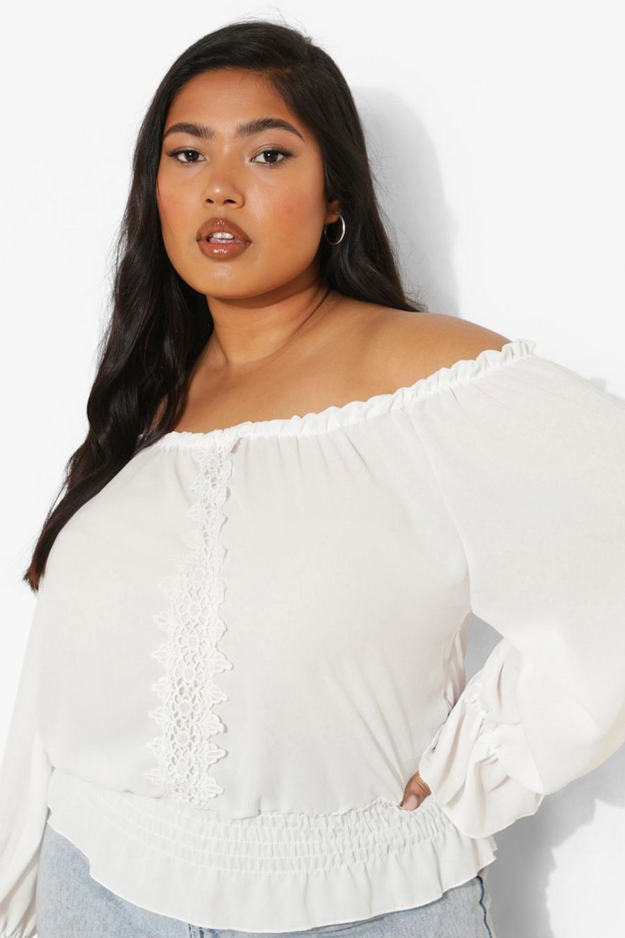 White Plus - Off shoulder-topp i chiffong med spets image number 1