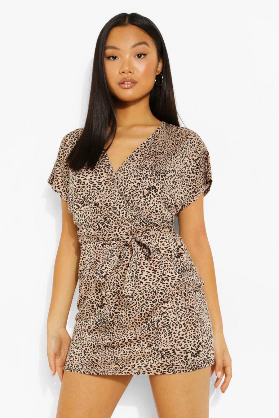 Vestido cruzado de manga corta con estampado de leopardo Petite, Natural image number 1