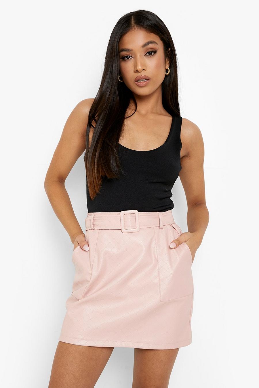 Minifalda Petite acolchada de cuero sintético con cinturón, Pale pink rosa