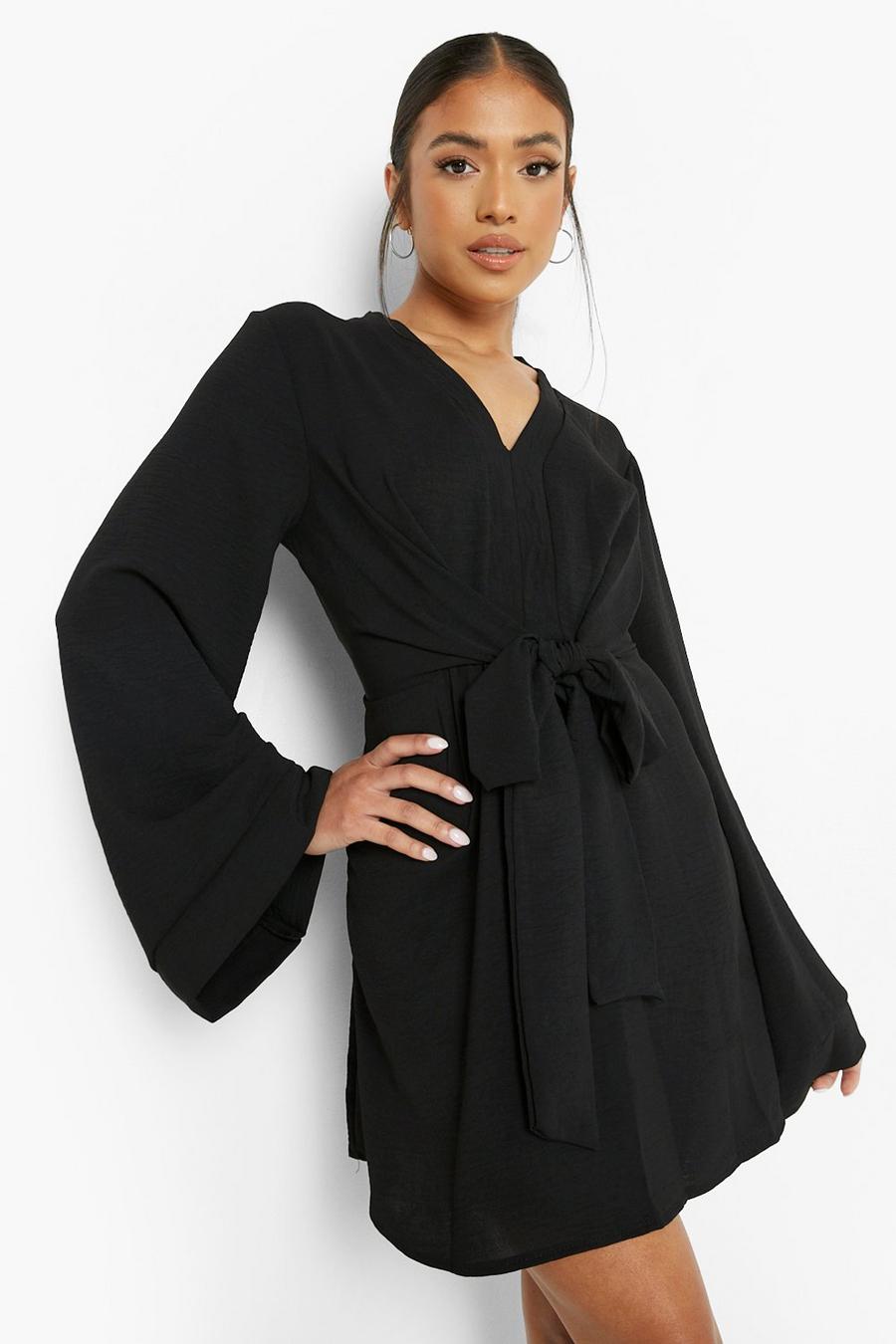 שחור שמלת סקייטר עם קשירה בחזית ושרוולים מתרחבים, פטיט