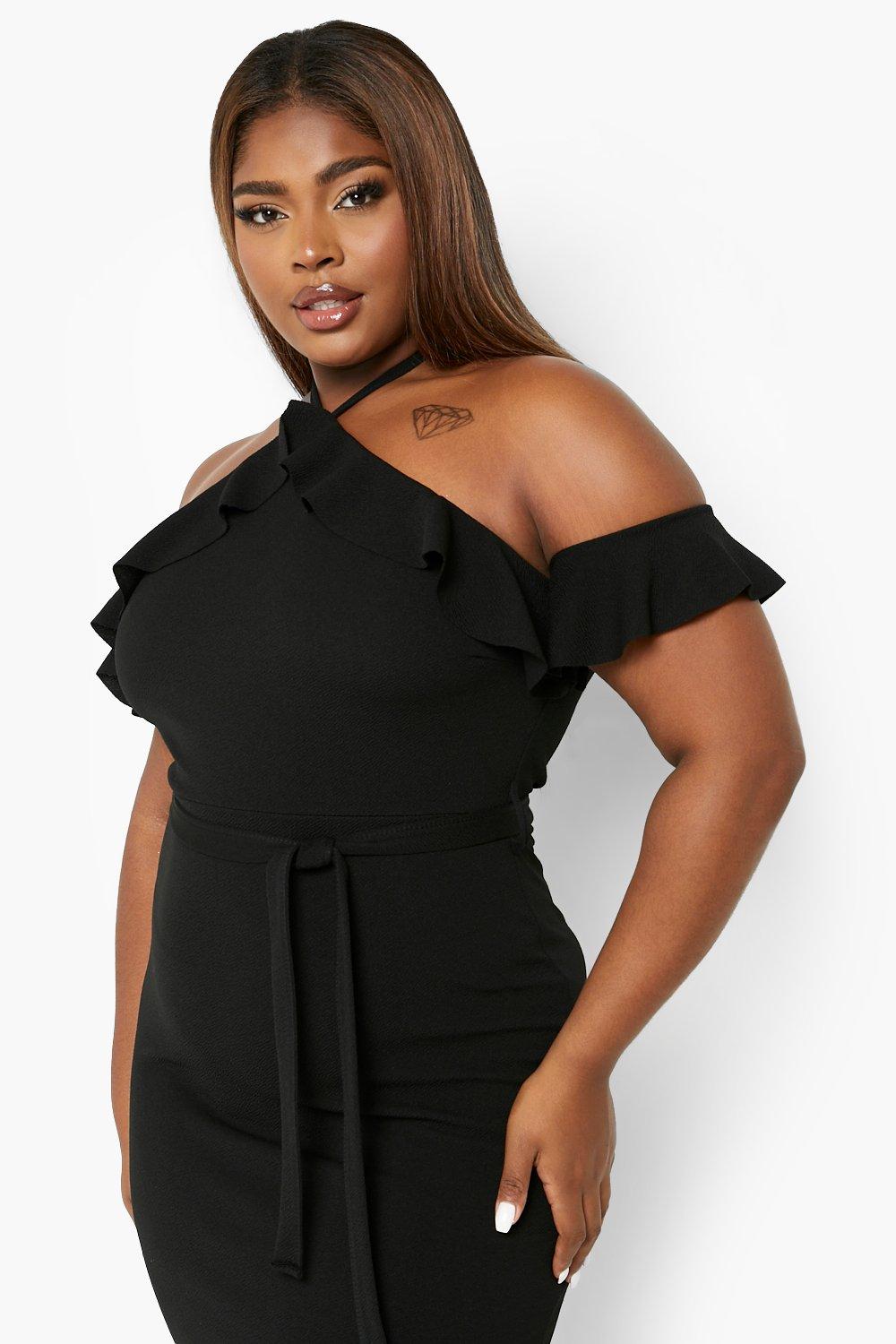 Vestito midi Plus Size con spalle scoperte e volant boohoo IT