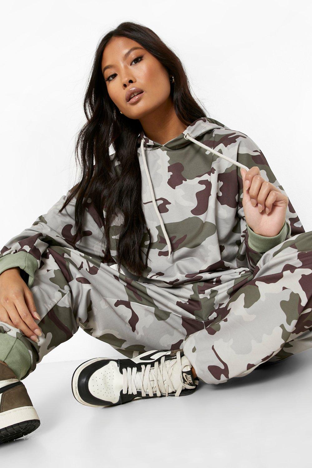 Petite store camouflage joggers