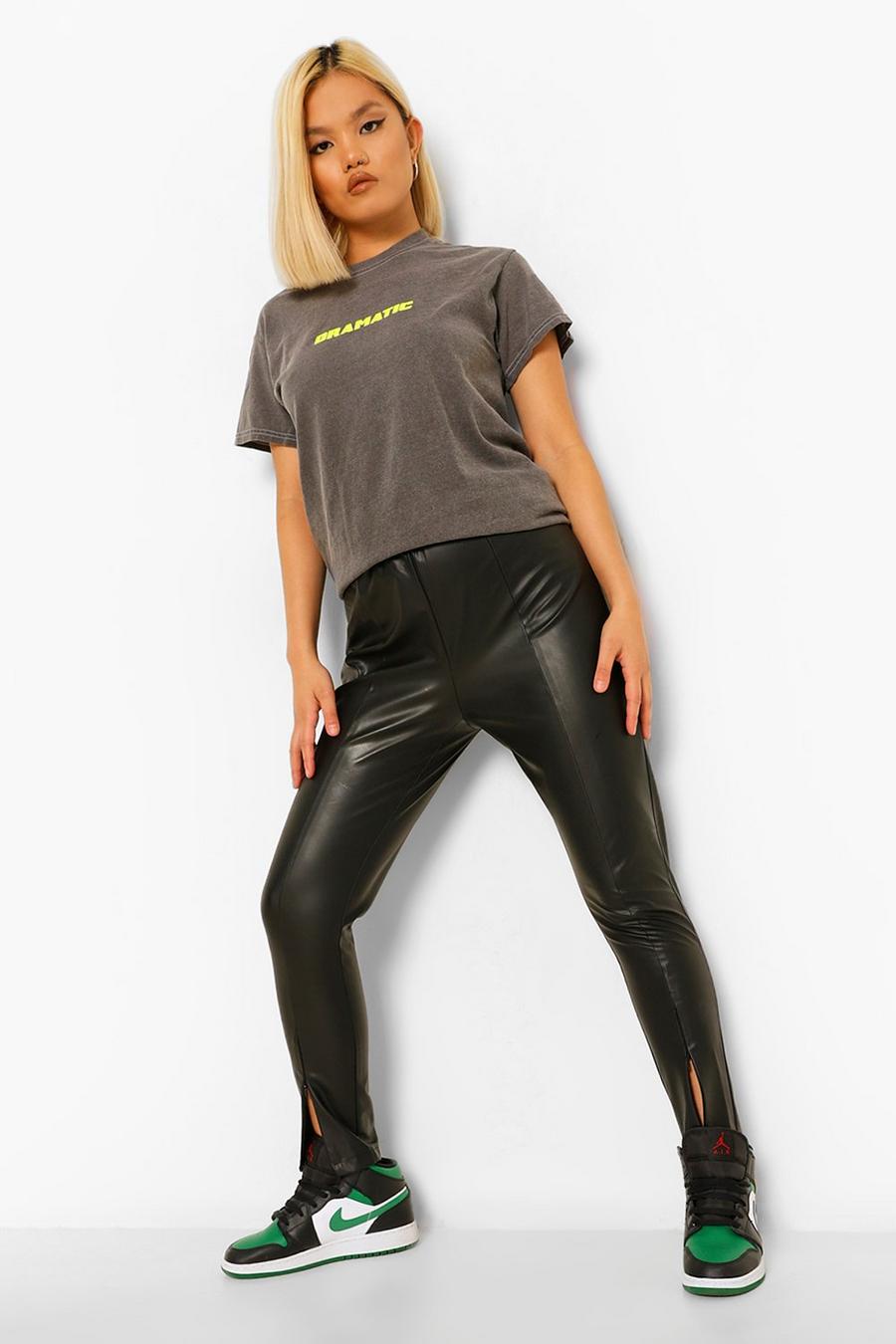 שחור מכנסיים פטיט במראה עור עם רוכסן ושסע בחזית הקרסול image number 1