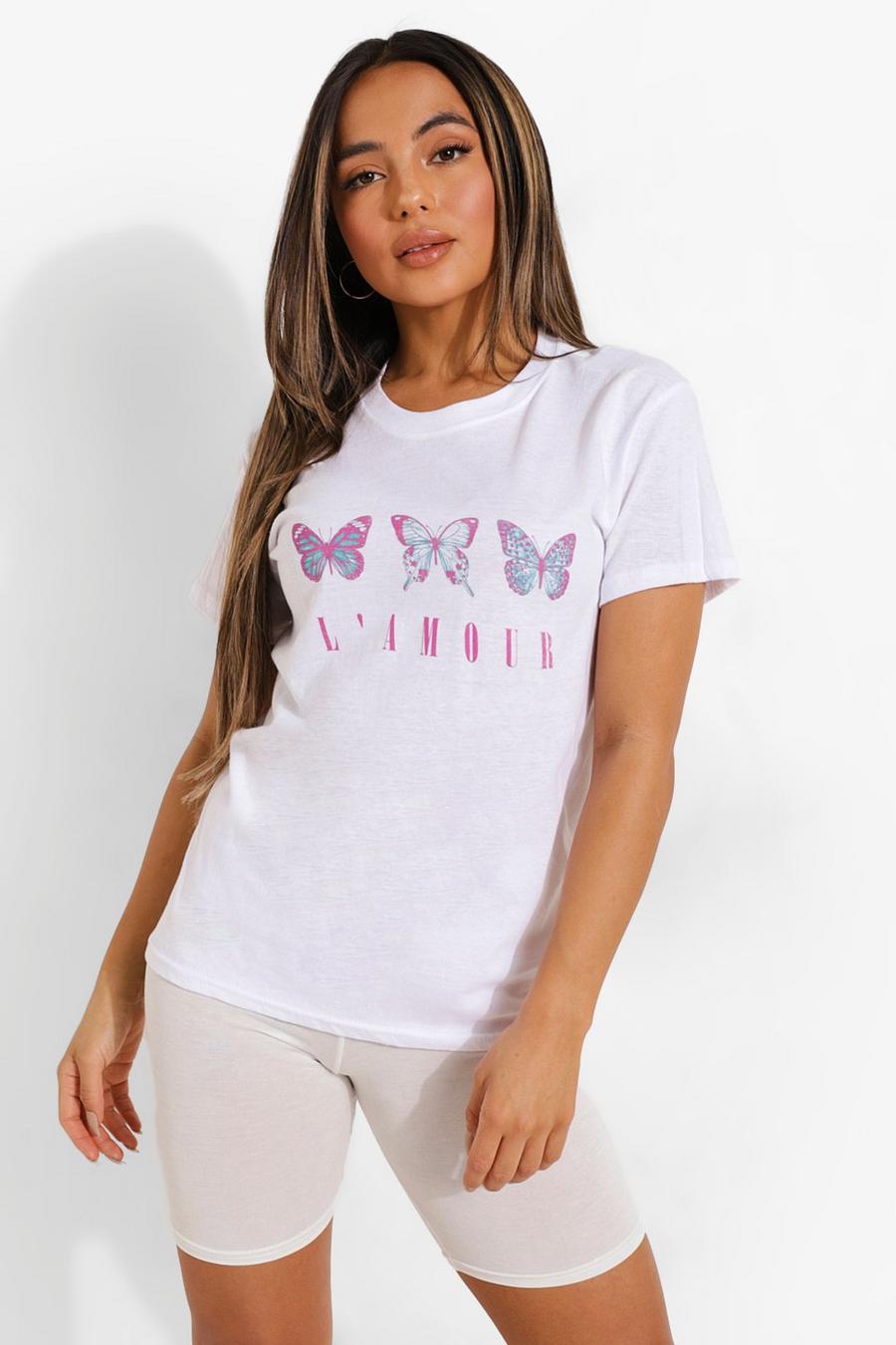White Petite - "L'Amour" T-shirt med fjärilar image number 1