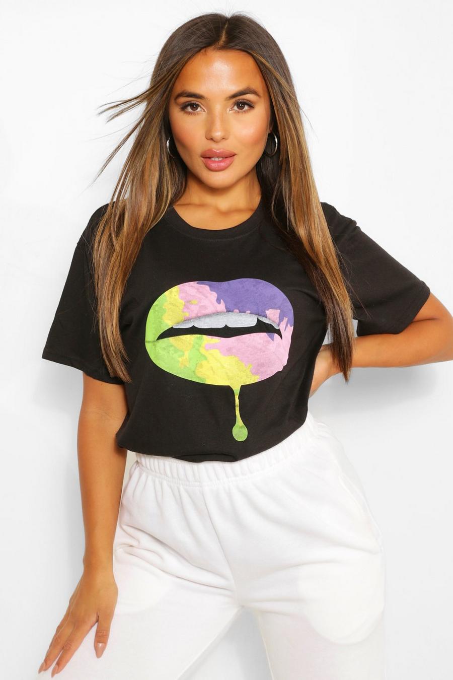 Black Petite - T-shirt med läppar i regnbågsfärger image number 1
