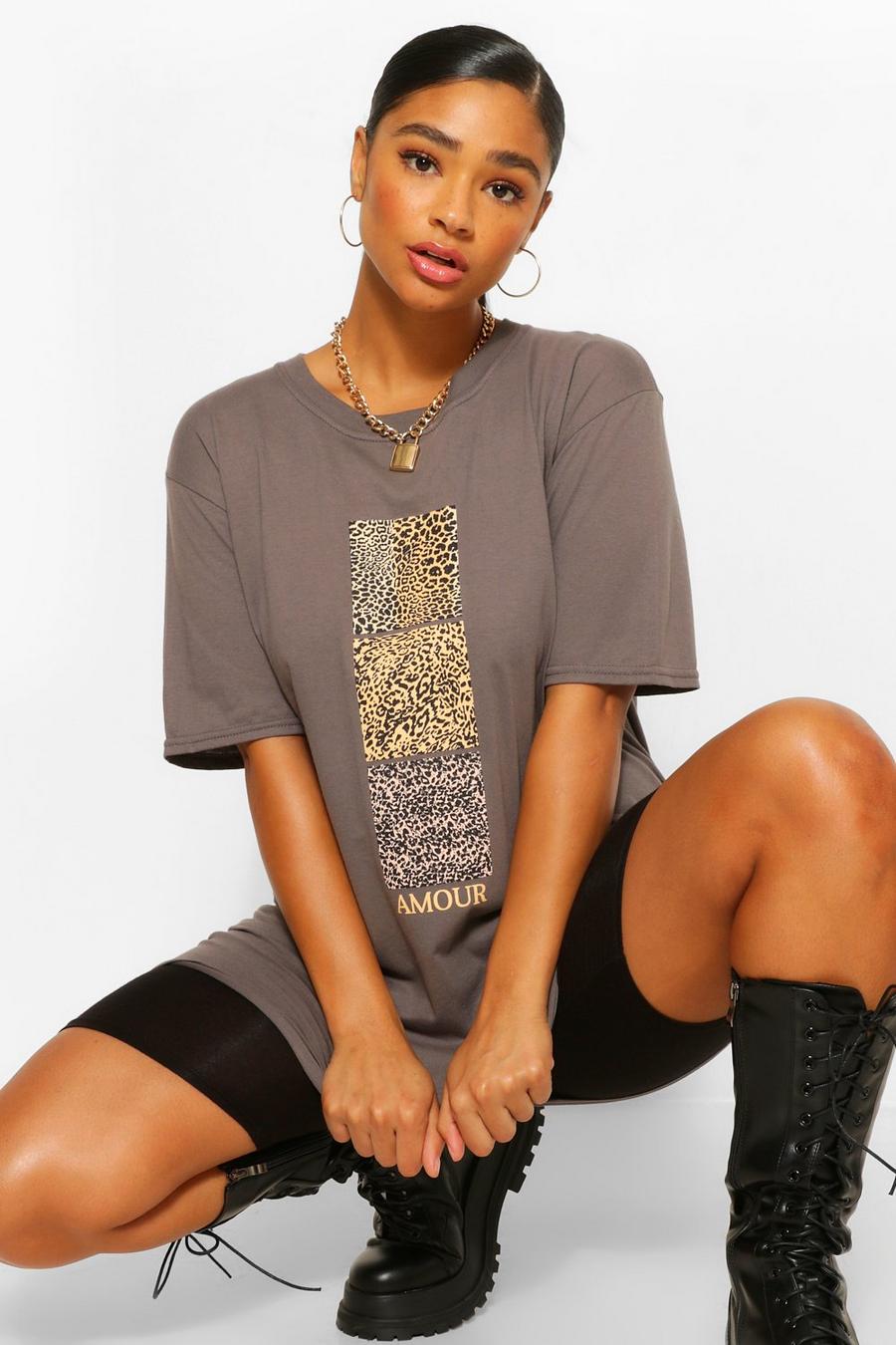 Camiseta con eslogan Amour de retales de leopardo Plus, Gris marengo image number 1