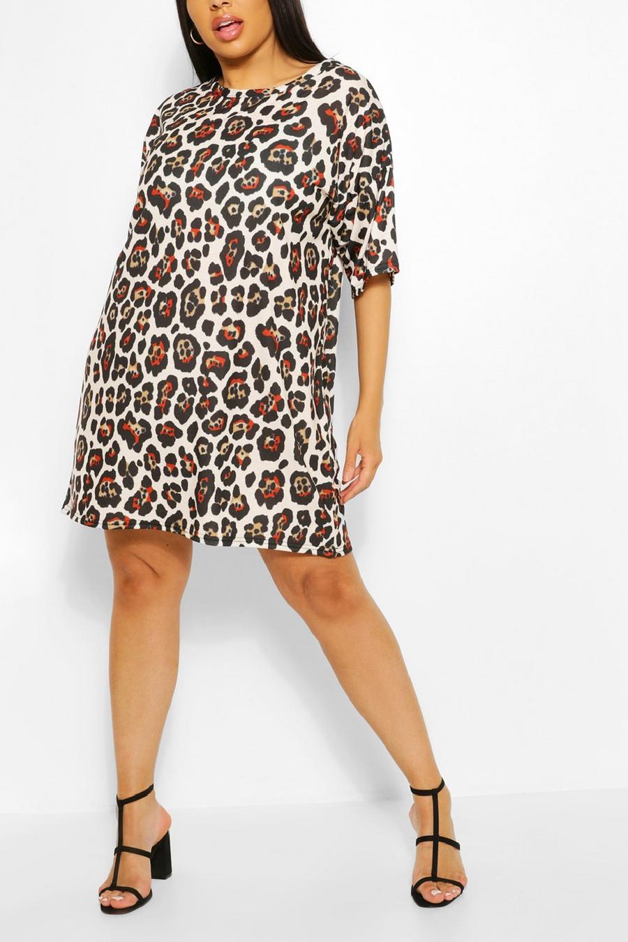 Plus - Oversize t-shirtklänning med leopardmönster image number 1