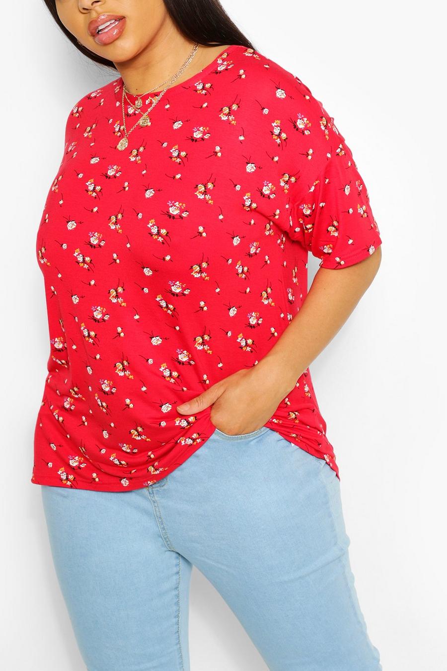 Oversized T-shirt met kleine bloemenprint in plusmaten image number 1