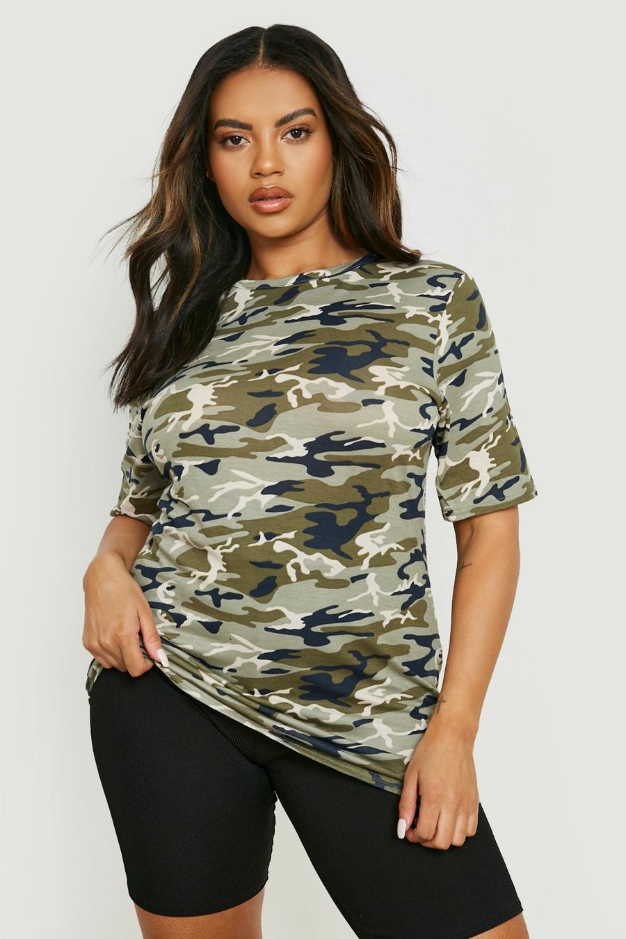 Khaki Plus T-shirt med kamouflagemönster image number 1