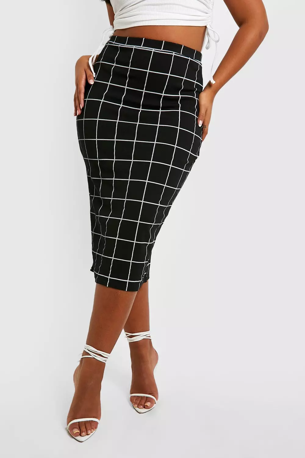 Checkered grid outlet skirt