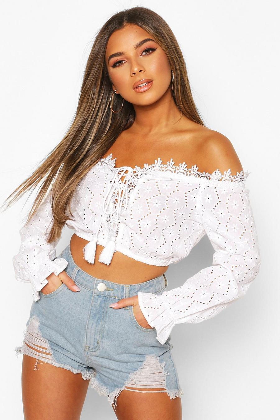 White vit Petite - Off shoulder-topp med broderie anglaise image number 1