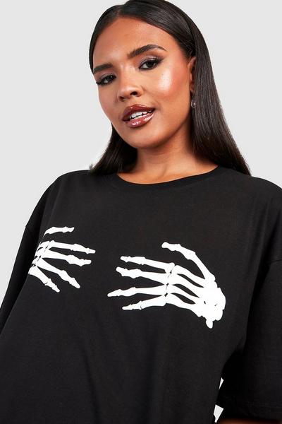 boohoo black Plus Halloween Skeleton Hand Print T-Shirt