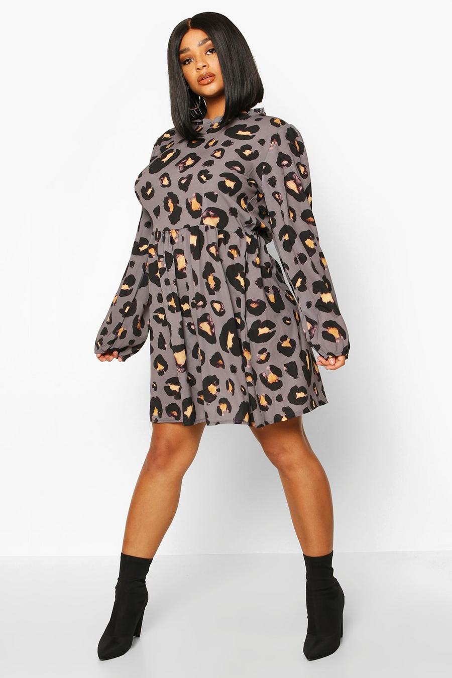Plus Hängerchen-Kleid mit gerüschtem, hohem Ausschnitt und Leoparden-Print image number 1