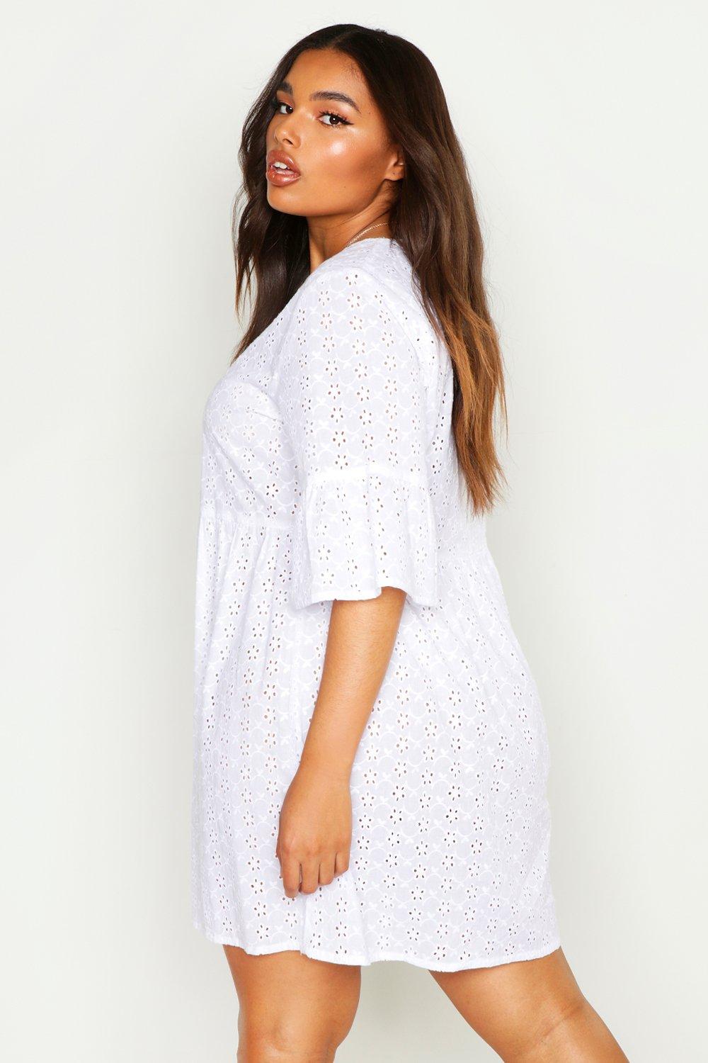 Grande taille Robe babydoll en broderie anglaise boohoo