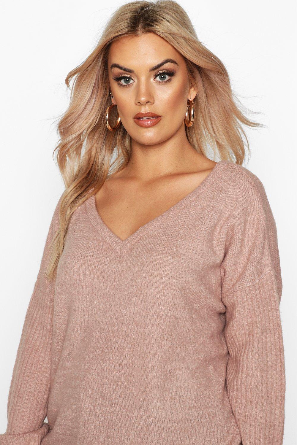 Grande taille Pull en V sur le devant et dans le dos boohoo