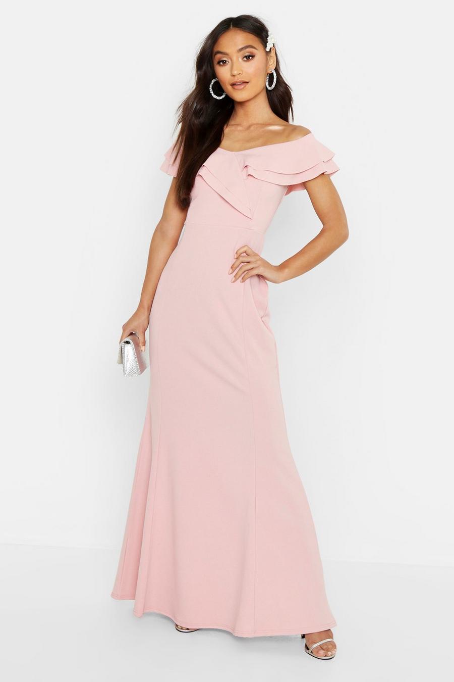Soft pink Petite - Maxiklänning i bardotmodell med volanger och fishtail image number 1