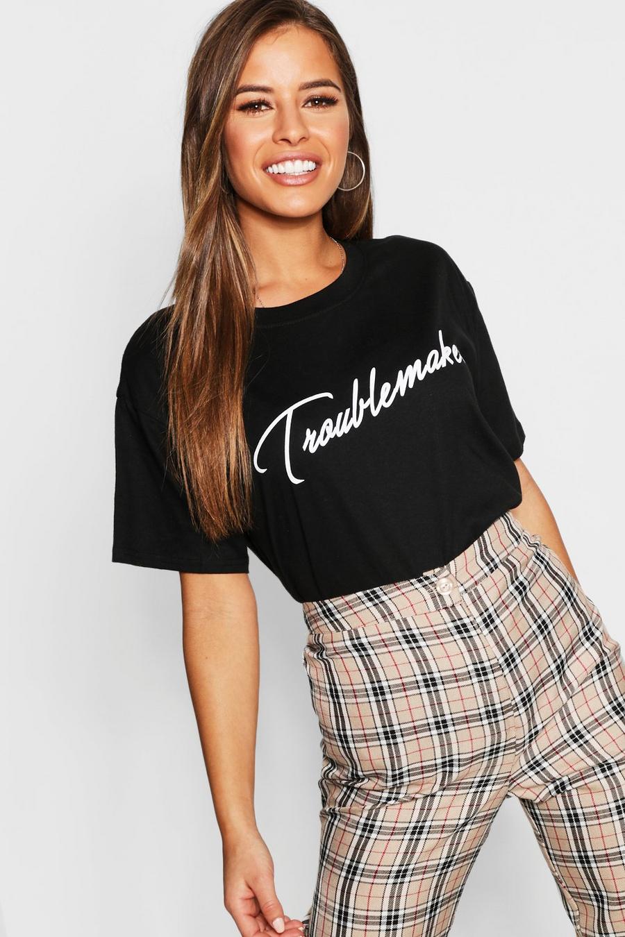 Black Petite - "Troublemaker" t-shirt med slogan image number 1